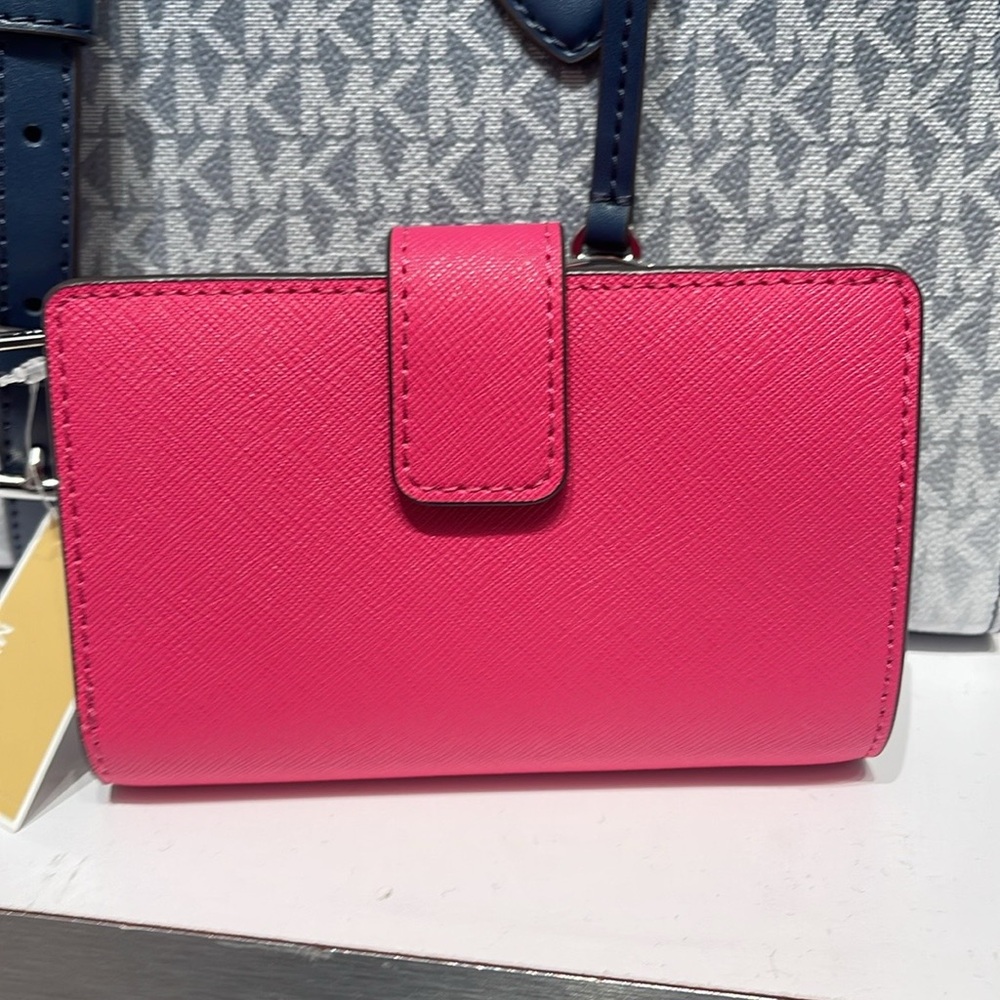 Michael Kors Medium Saffiano Leather Bifold Wallet
NWT - Picture 9 of 16